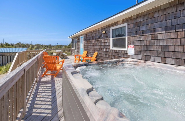 Soundside Dog Friendly House with Screened-In Porch with Nearby Beach Access