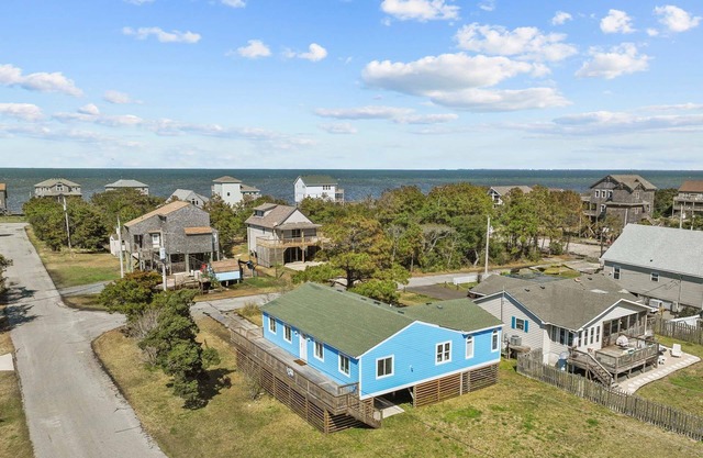 Soundside - 4BR, Dog Friendly Home with Hot Tub and Spacious Deck