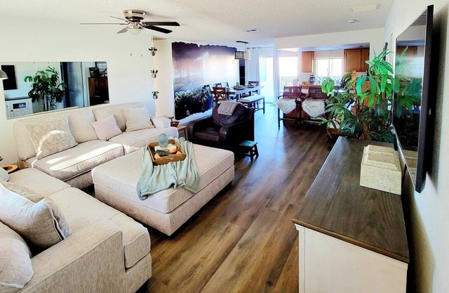 >1 mile to Colorado River and Boat Launch- Updated Family Home, Pet Friendly!