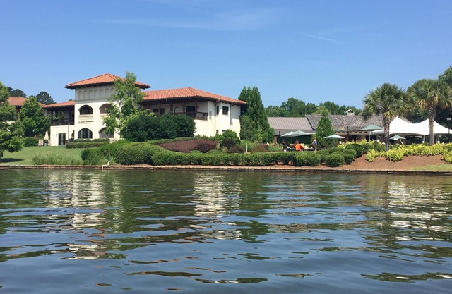 Superbe villa de vacances au bord du lac à Cuscowilla!