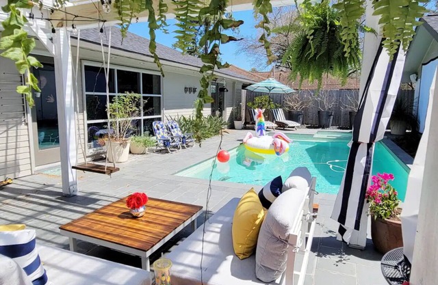 Christmas with Heated pool/hot tub and backyard paradise