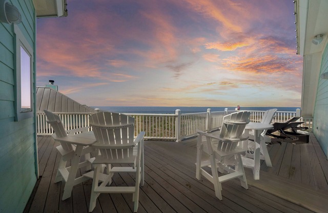 Gorgeous sunset views over the bay, ideal escape for large groups in Pointe West