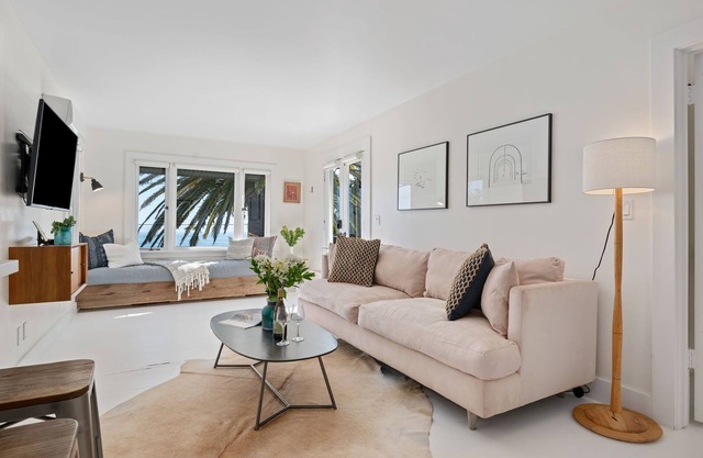 Vues à couper le souffle sur l'océan, terrasse extérieure relaxante, style intérieur surélevé et PLUS!
