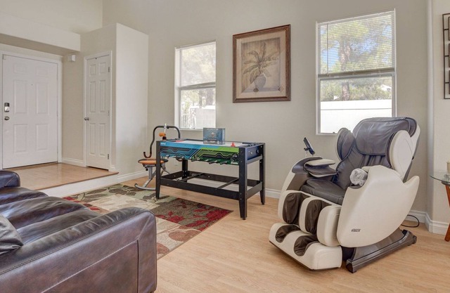 Summerlin.Pool.Sauna.Jacuzzi.Massage Chair. Sparkling.Serene.4Bdr 2King8TwinBed