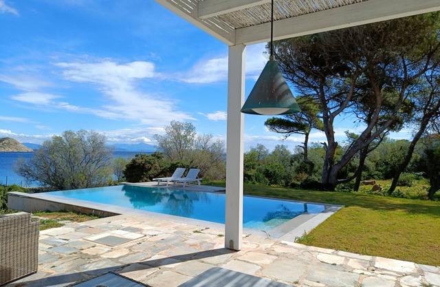 Summervilla with private infinity pool