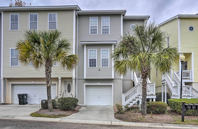Summerville Townhome Near Rosebrock Park