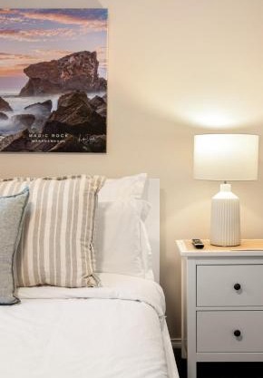 Summery 3BR Home by Mel Airport, CBD & Watergardens