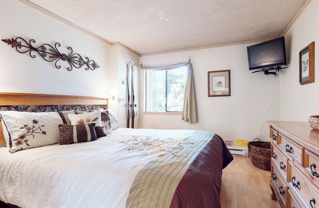 Summit Cozy Condo Getaway!