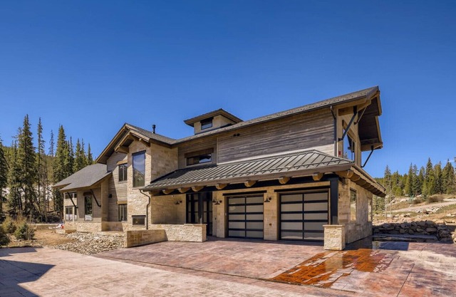 Summit Grove Lodge ~ 5 King Suites, Ski in/out, Hot Tub, Movie Theater | Sleeps 26