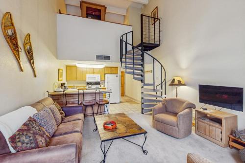 Summit House East