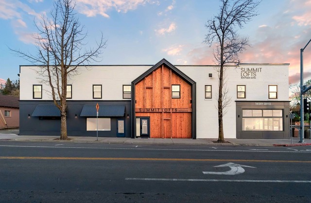 Summit Lofts, Downtown Mt Shasta, Queen Bed, #208
