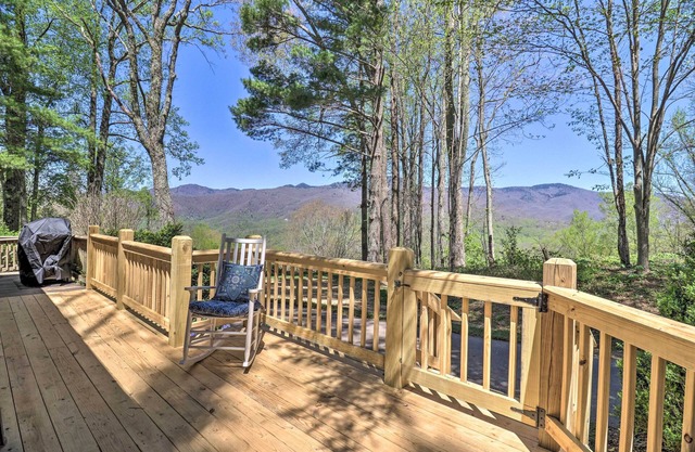 «Summit Splendor» Smoky Mountain Cabin w / Views!