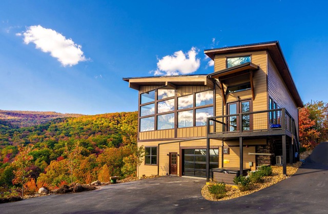 SummitTrailRetr: Indoor Pool, Spectacular Views, Theater, Games, Hot Tub, Wifi