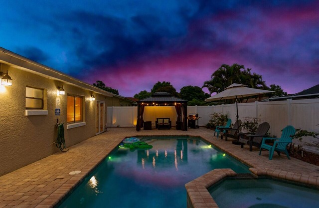 Sun Coast Paradise: Fenced Terrace w/ Pool, Spa. Gourmet Kitchen/Game Room Pets OK