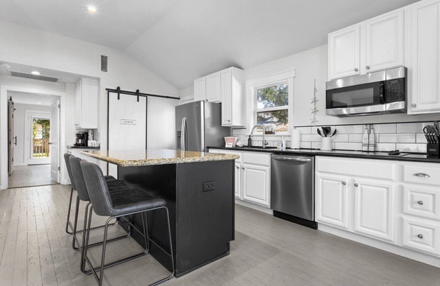 Sun-Kissed Coastal Retreat: Between Ocean Springs & Biloxi
