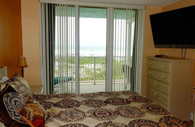 DIRECT OCEANFRONT! Ocean Beach Villas Unité 203! À quelques pas de la plage!