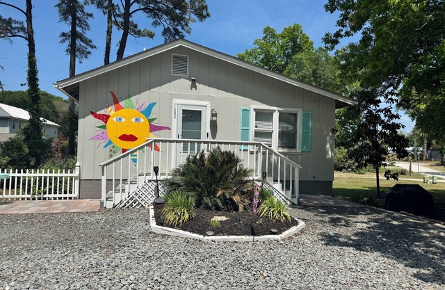 Relax and Unwind at the TipSea Turtle — 1.2 Miles from Ocean Isle Beach