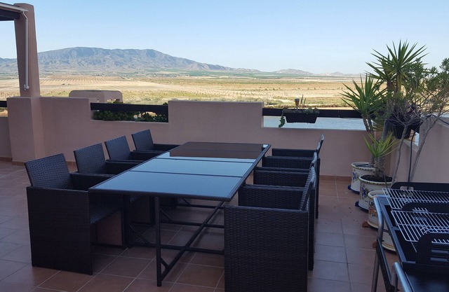 Terrasse ensoleillée - Appartement 5 chambres - Immense terrasse et vue sur la montagne avec sécurité 24h / 24