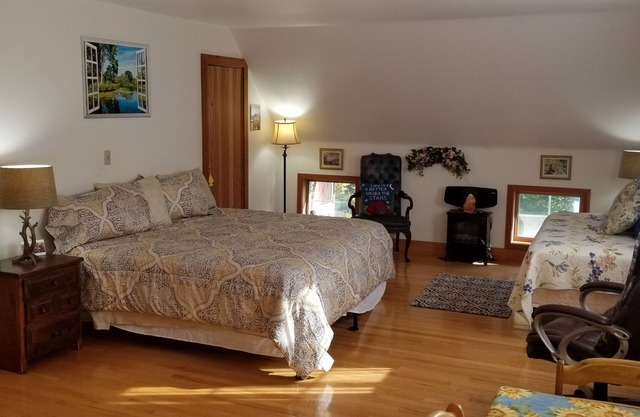 Retraite de la forêt enchantée près du mont. Sunapee: skiez, randonnez, détendez-vous dans notre spa!