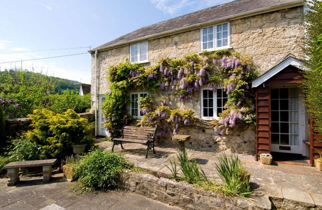 Sunbeam Cottage niché au coeur du village de Branscombe avec une place de parking