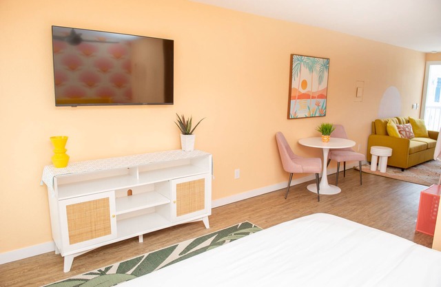 Sunburst Inn The Beachfront Suite - Room 9