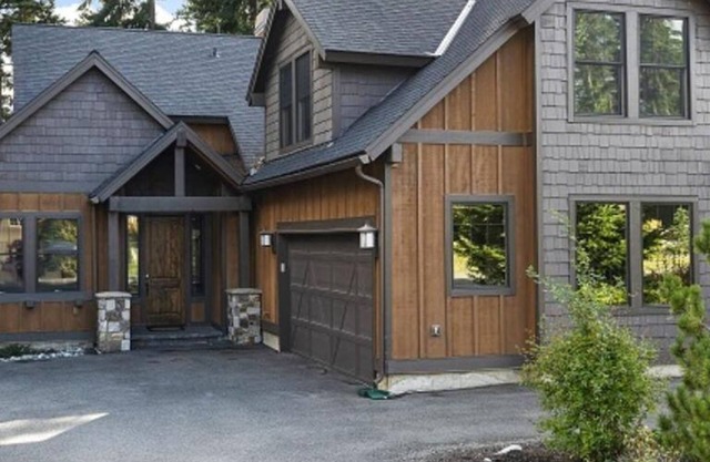 Incroyable maison construite sur mesure sur le 18e trou du terrain de golf Prospector!