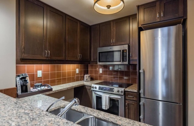 Suncadia One Bedroom Lodge Unit with Private Hot Tub