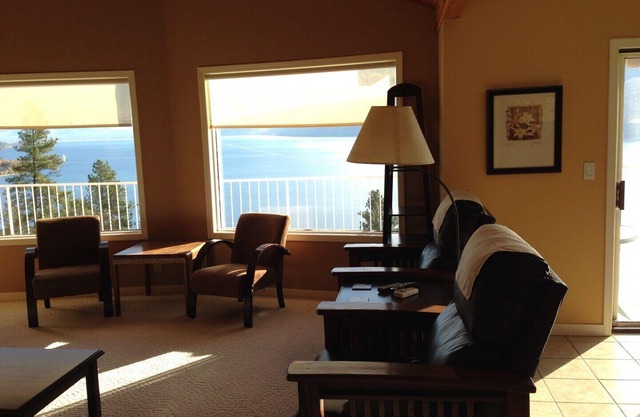 Red Haven Retreat - PISCINE & SPECTACULAIRE Lakeviews - Suncrest Suite (suite étage principal)