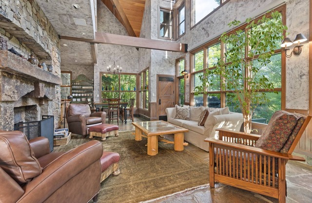 Sundance Cabin-Immense jacuzzi, cheminées dans chaque pièce, hectares d'intimité