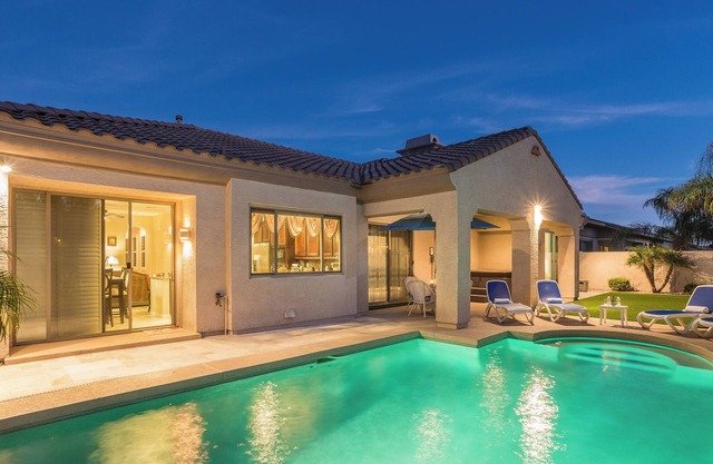 SUNDANCE VILLA - Piscine chauffée, jacuzzi, billard - à 1,6 km de Wigwam