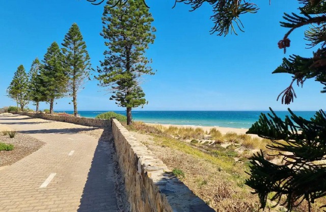 Sunday Drive Cosy Retreat | 10 min walk to Beach