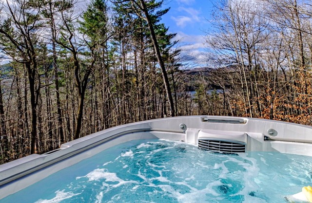 Sunday River Cabin, Hot Tub & Mountain Views!