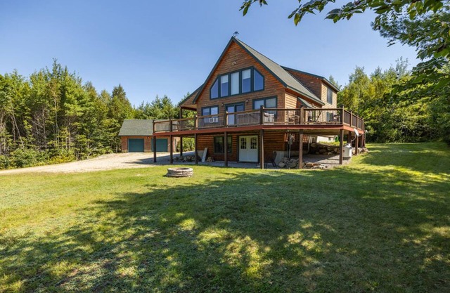 Sunday River Cabin w/ Hot Tub, Fireplace, Games, 2 Living Areas - Sleeps 12