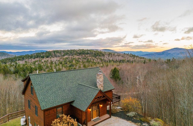 180 degree MTN Views! Slps 12! HotTub! Lux home
