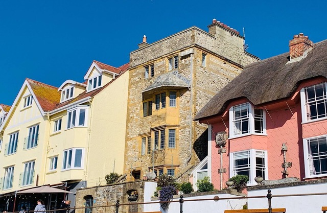 Superbe maison d'art et d'artisanat classée en bord de mer de grade II à Lyme Regis