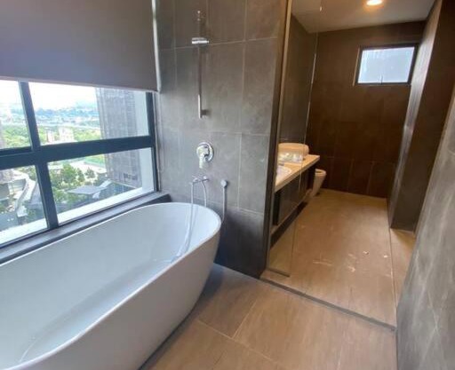 Sunflower/4r3b/klcc/1550sf/bacony/newcondo/bathtub