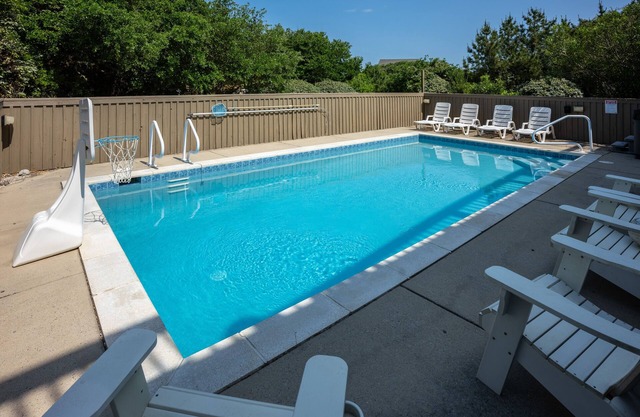 Sunkissed OBX Luxury, 6 bedroom, Elevator, Pool, Hot tub in Duck. 10% PROMOTION