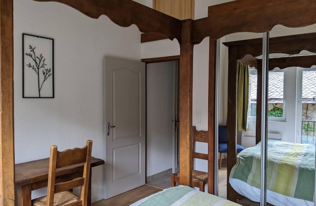 Calme et soleil - Montagne, thermes et piscine - Maison sur le village