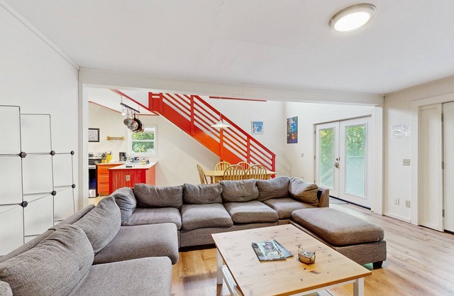 Sunlit cottage next to Acadia - sparkling full kitchen - 1 mile to downtown