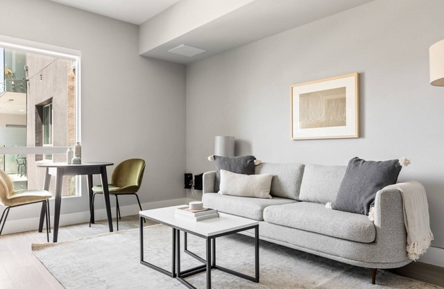 Sunlit Long Beach 1BR w/ Pool & Gym, walk to Ocean Blvd, by Blueground