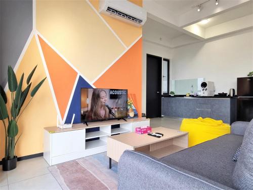 Sunlit Minimalist Suite, 7 Pax at Urban Suites Georgetown by SuperStay