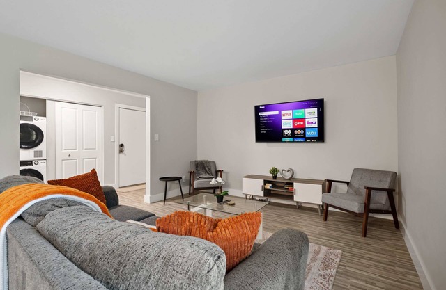 Sunlit Modern Unit | Cozy, Clean & Convenient