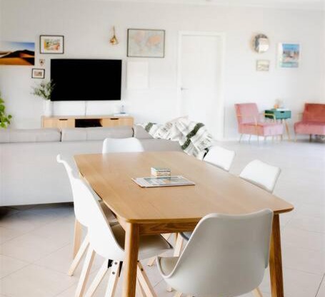 Sunni Eyre - Spacious 3 bedroom entire home in town centre