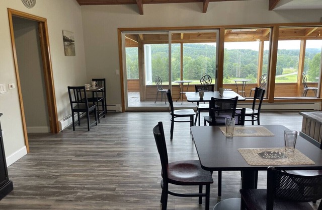 Stony Fork Inn - The Sunroom Apartment