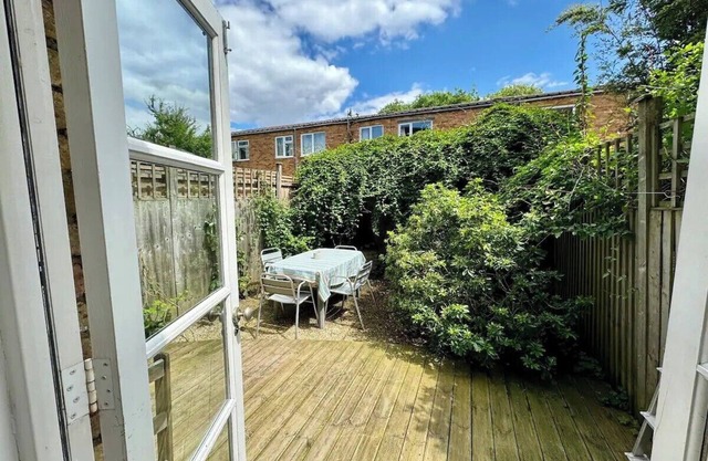 Sunny 2 Bedroom House in Battersea Central London