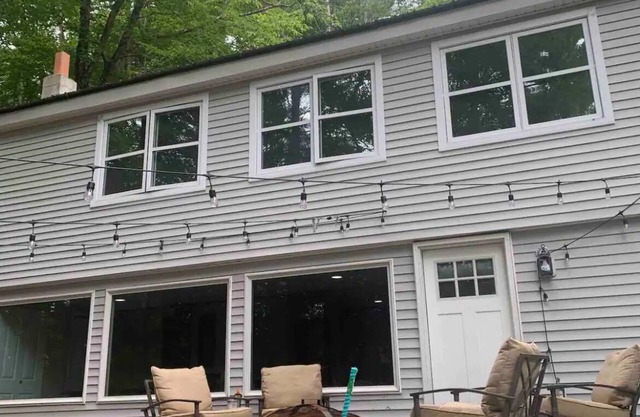 Sunny 3 bedroom cottage with water rights