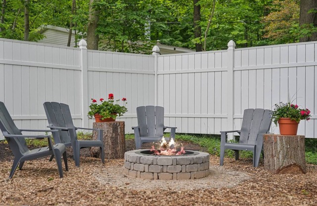 Sunny 3BR w/Firepit + Game Yard | Walk to Green Lake