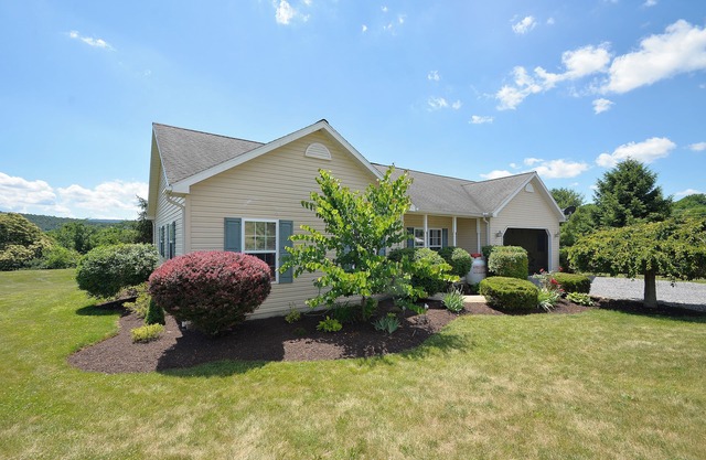 SUNNY ACRES AT RAYSTOWN LAKE - PET FRIENDLY - BOOK BEFORE MAY 1st RATE INCREASE!