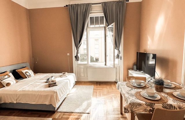Sunny and Calm Apartment Central Buda