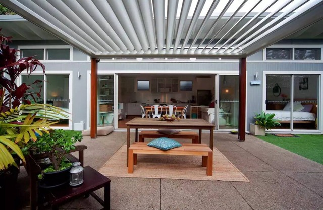 Sunny and modern villa located 5 mins walk from Avalon Beach!